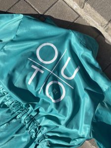 OUTO RY:n haalarit maassa